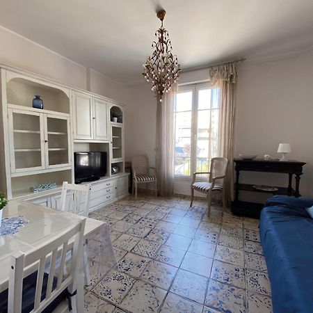 Beautiful Renovated Apartment ,Next To The Beach ! Air-C, Free Parking! Nisa Exterior foto