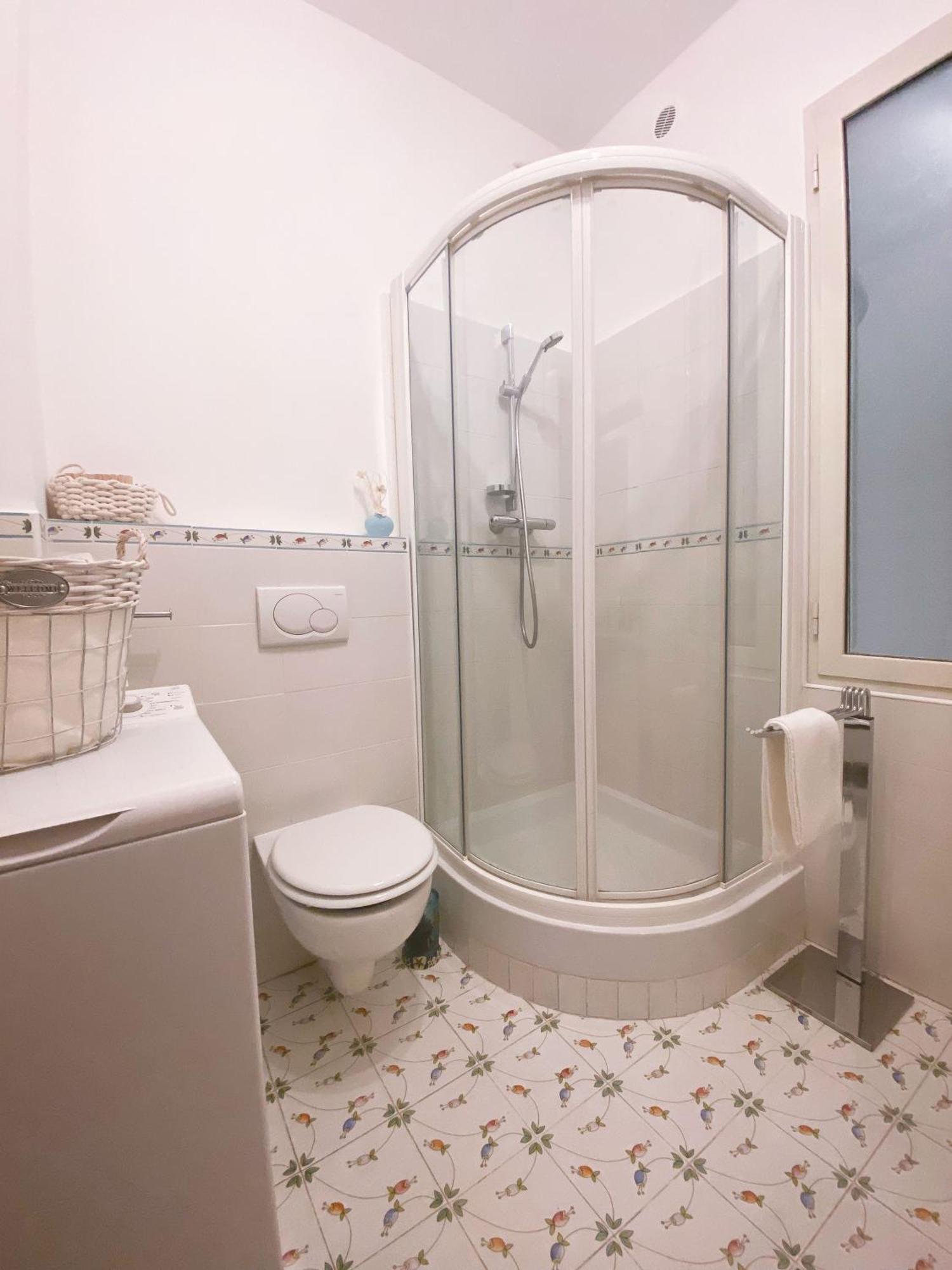 Beautiful Renovated Apartment ,Next To The Beach ! Air-C, Free Parking! Nisa Exterior foto