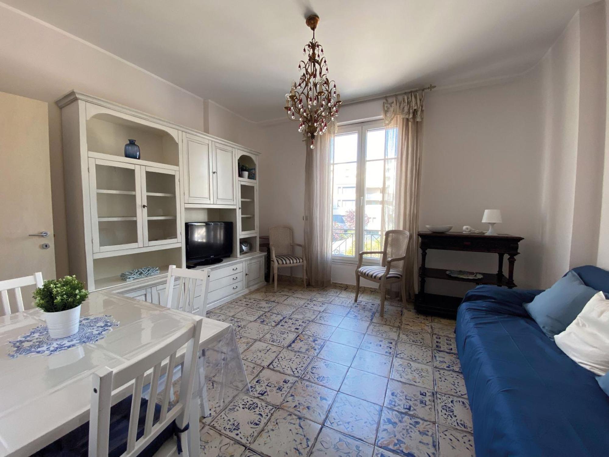 Beautiful Renovated Apartment ,Next To The Beach ! Air-C, Free Parking! Nisa Exterior foto